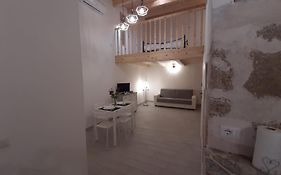Nice Apt In A Street In Old Town